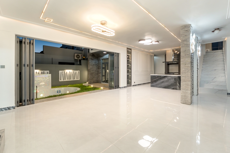 6 Bedroom Property for Sale in Sandown Western Cape